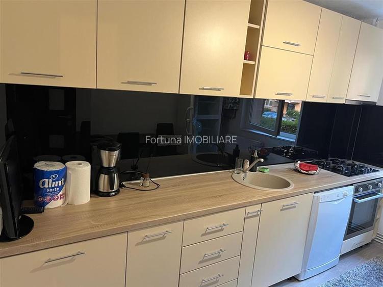 Apartament 3 camere decomandat mobilat utilat - Judetean - 11