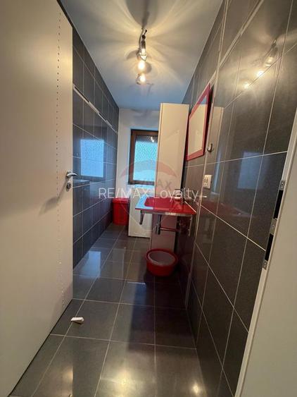 De vanzare Casă / Vilă cu 9 camere la lac cu piscina - 24