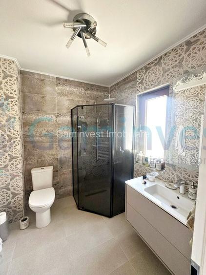 Casa spatioasa cu garaj, terasa si curte de vanzare in Nojorid, Bihor - 9