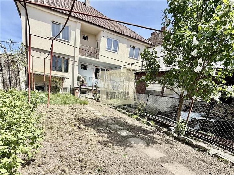 Apartament la casa cu 4 camere  204 mp curte 150mp Piata Cibin - 11