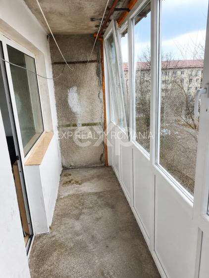 Apartament 2 camere semidecomandat de vanzare, centrală proprie, strada Mioriței - 6