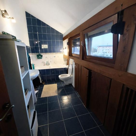 Proprietar vând casă P+1E+M, cu 8 camere în Ghiroda - 12