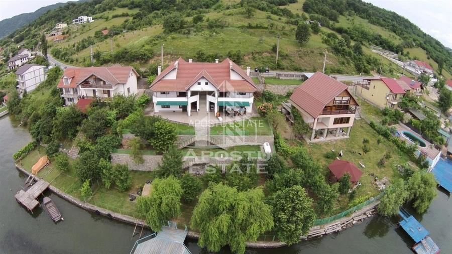 Casa individualapretabil pensiune pe Clisura Dunarii - 2