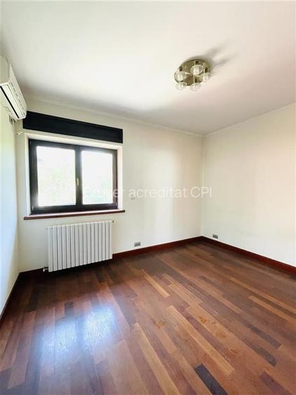 VANZARE VILA 8 CAMERE 652 mp teren zona Sisesti Sector 1 - 22