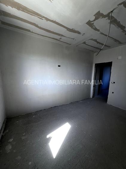 Vanzare casa P+M in Sendreni( in spatele Primariei), pret 99 000 euro - 17