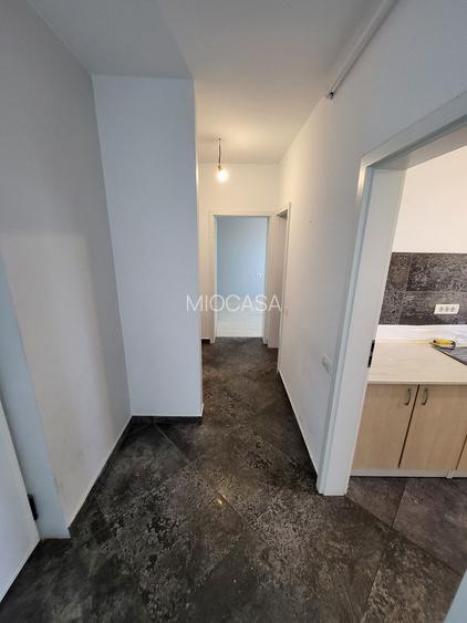 Bloc Nou. Etaj 1. Decomandat. Langa magazine si mijloace de transport - 4