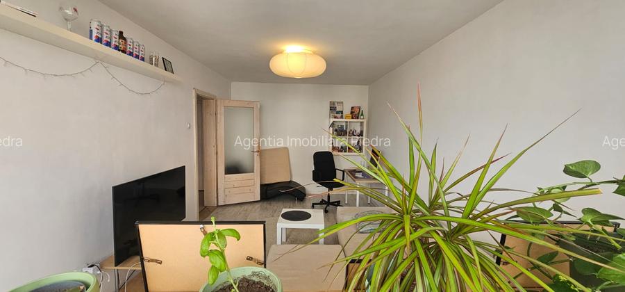 Inchiriez apartament cu 2 camere,decomandat, situat pe B-dul Mihai Viteazu - 2