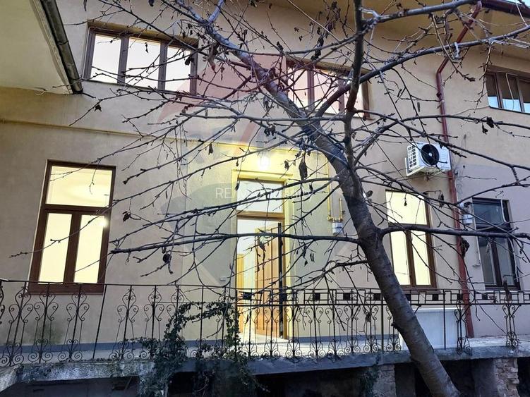 Apartament 4 camere, pe 2 niveluri si curte comuna în Centru - 41