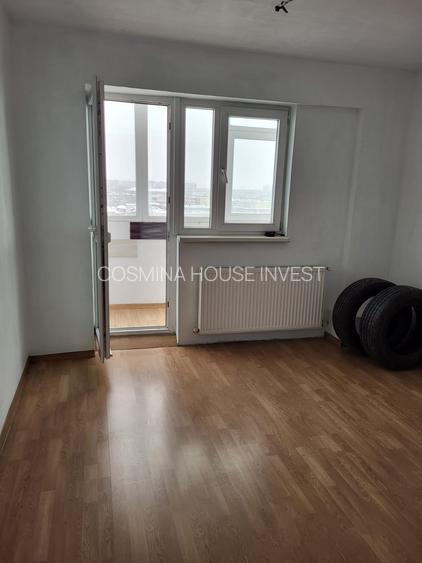 Malu Rosu ,se vine apartament cu trei camere ,pret  83000 euro - 3