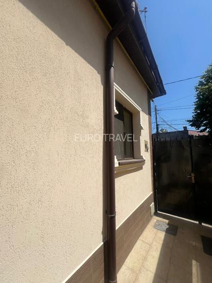 Casa la sol, renovata ,caramida, pentru locuit sau spatiu birouri, zona  buna - 17
