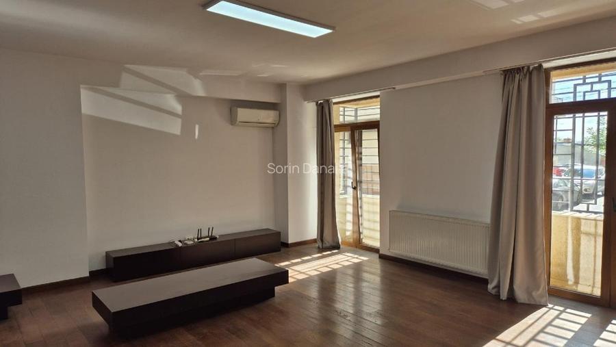 De inchiriat BIROU/CABINET/ap. spatios, 2 cam, 100m2 (8.5Eur/mp) , loc parcare - 6