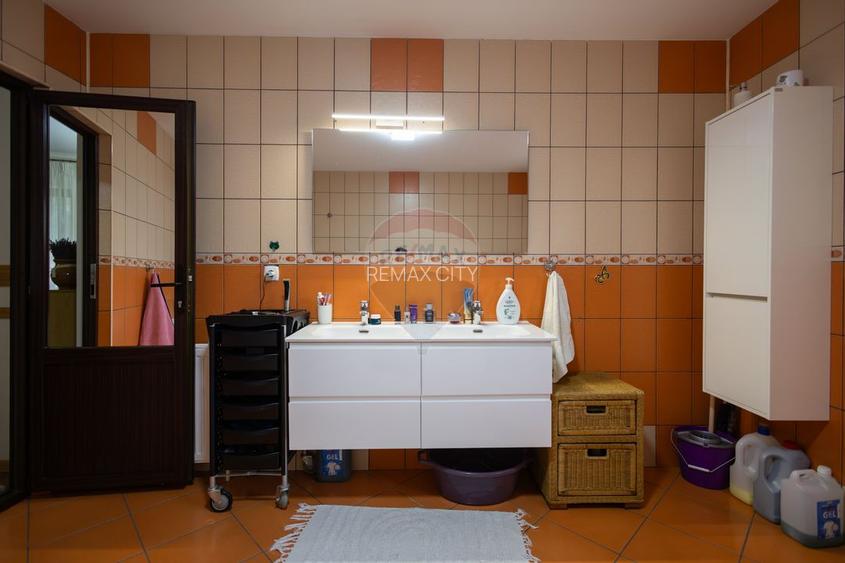 Casa spatioasa de vanzare - 15