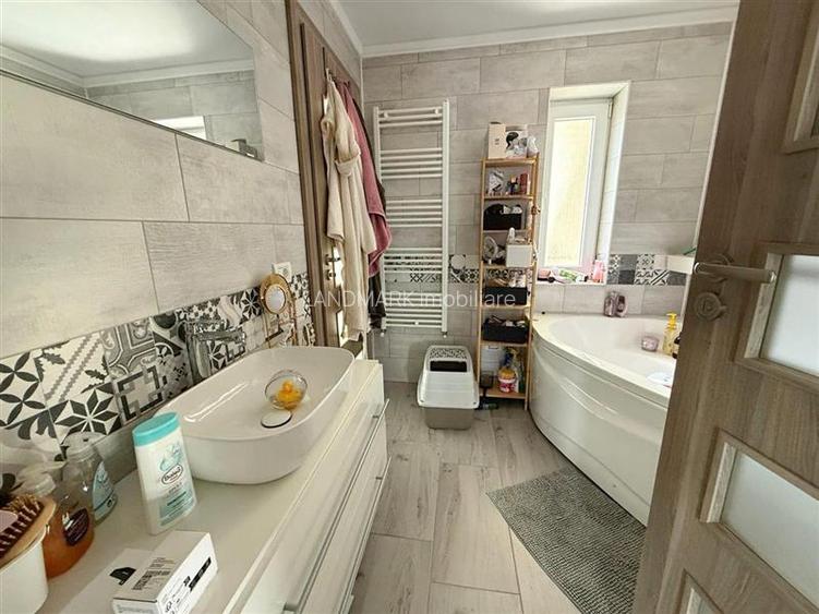 CASA individuala cu garaj, 5 camere, 3 bai Dumbravita zona lac Macilor - 8