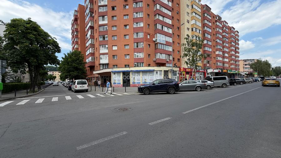 Spatiu comercial pe Str. Zorilor,locatie cu vad,vitrina mare,locuri de parcare - 11
