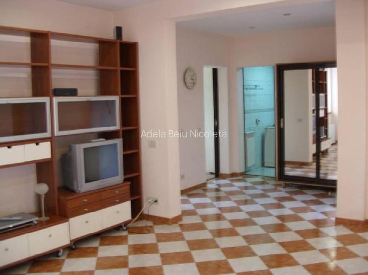 &Icirc;nchiriere apartament 4 camere - 2