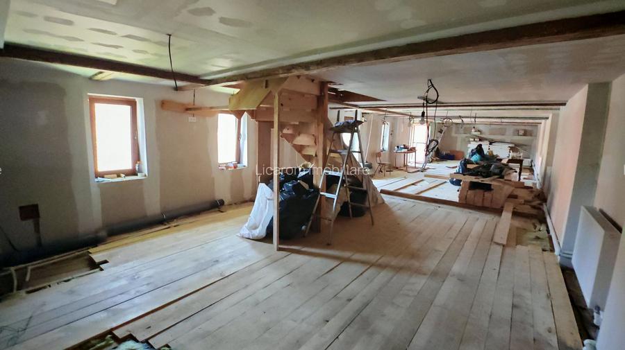 CASA SASEASCA comuna VULCAN,zona foarte buna,teren 3000 mp - 8