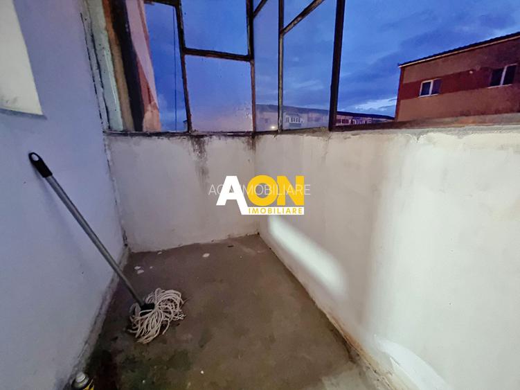 Apartament 3 camere, 2 bai, decomandat, etaj 3,  Cetate, zona Mercur - 8