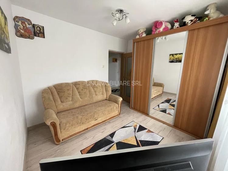 Apartament 2 camere -Zona Sud - etaj  3/4 - 40 mp -57000 euro negociabil - 5