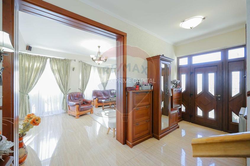 De vânzare vilă cu 7 camere, drum privat, în zona de Dealuri - 13