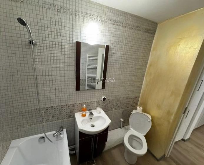 Apartament cu 3 camere, zona Podu Ros - 6