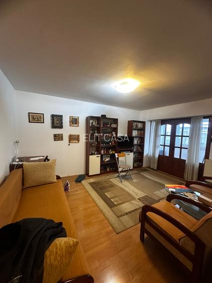 Apartament cu 2 camere, decomandat,  zona Galata - 2
