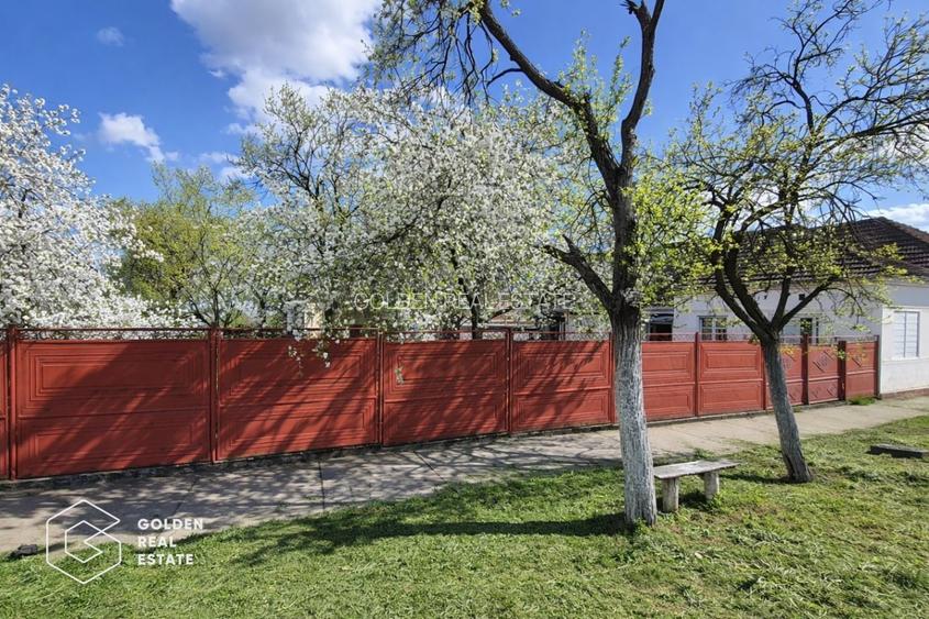 Casa cu doua corpuri de cladire, localitatea Chesint - 2