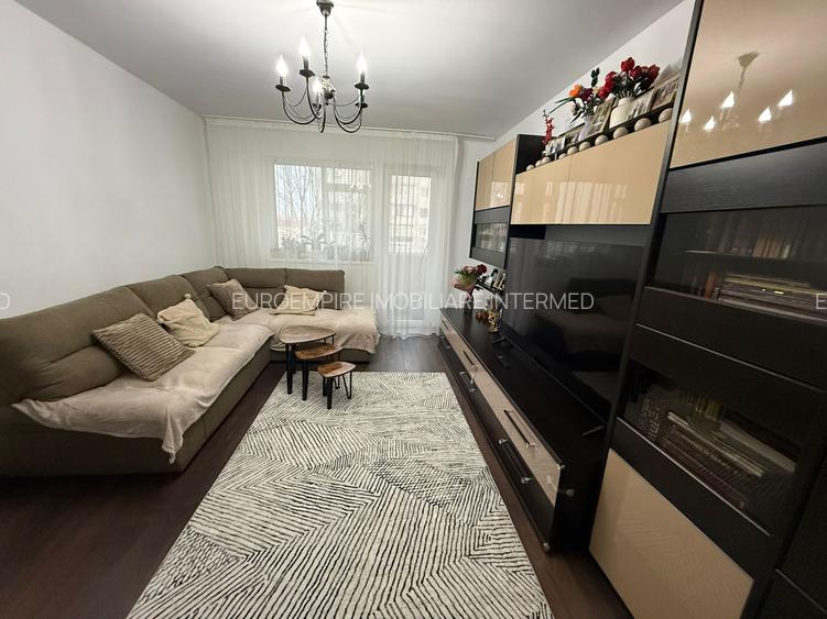 Apartament 3 camere decomandat, zona KM 4-5 - 2