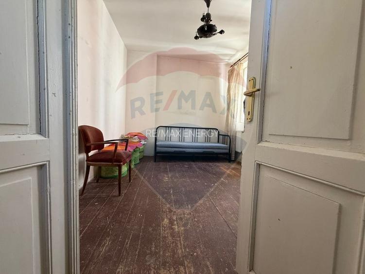 DE ÎNCHIRIAT: Casă/Vilă spațioasă  8 camere  Zona Gara de Nord - 6