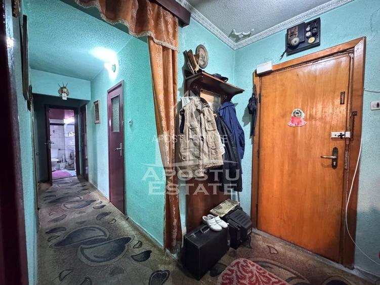 Apartament cu 3 camere, decomandat, zona Dacia - 8