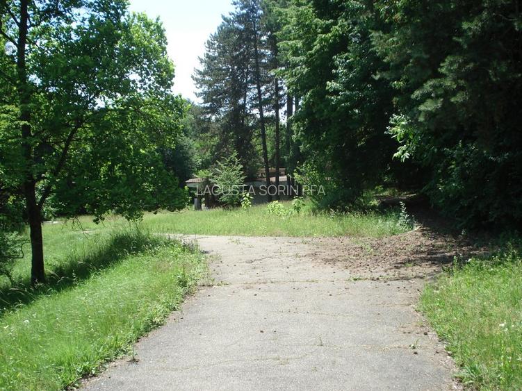 Conac istoric clasa B, 13 ha teren, valoare istorica - 22