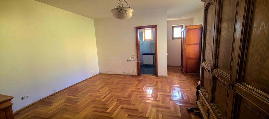 Vila/Pensiune 620mp , teren generos 3862mp , priveliste de top , neopturata