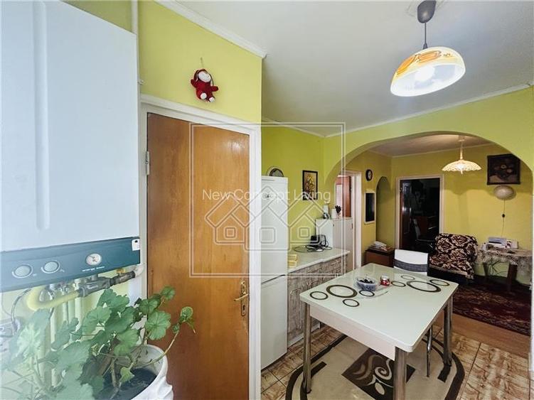 Ap decomandat, 3 camere, balcon, pivnita - N. Iorga - 12