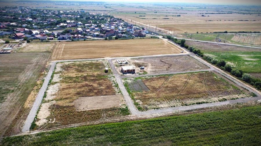 Terenuri intre Mosnita si Bucovat, cu gaz, apa, curent– 62 euro/mp+TVA