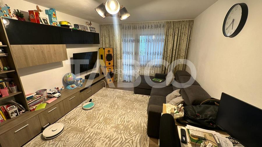 Apartament 4 camere decomandat 2 bai pivnita zona Strand Sibiu - 3