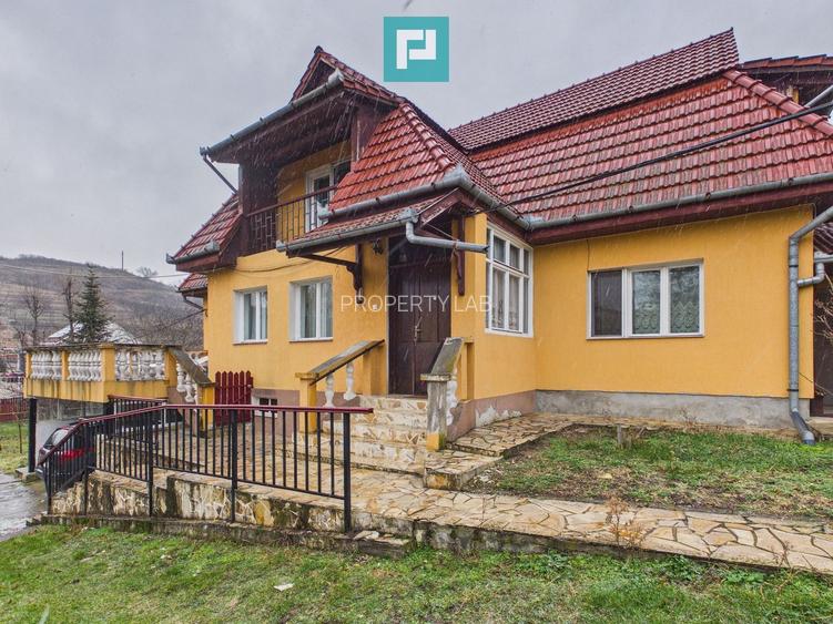 Vilă stil montan, 270 mp, teren 3000 mp - 26