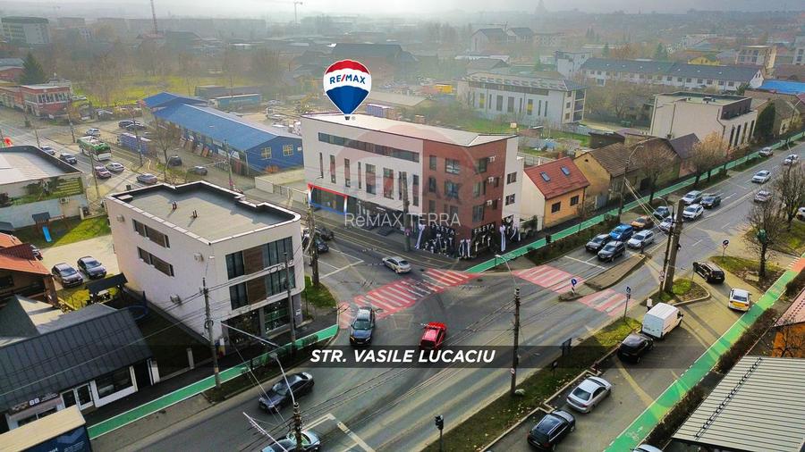 DE INCHIRIAT: Spatiu comercial modern cu parcare - 2