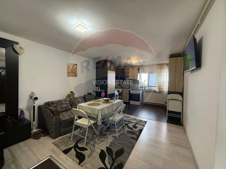 Apartament cu 3 camere de vânzare în zona Lapus - 5