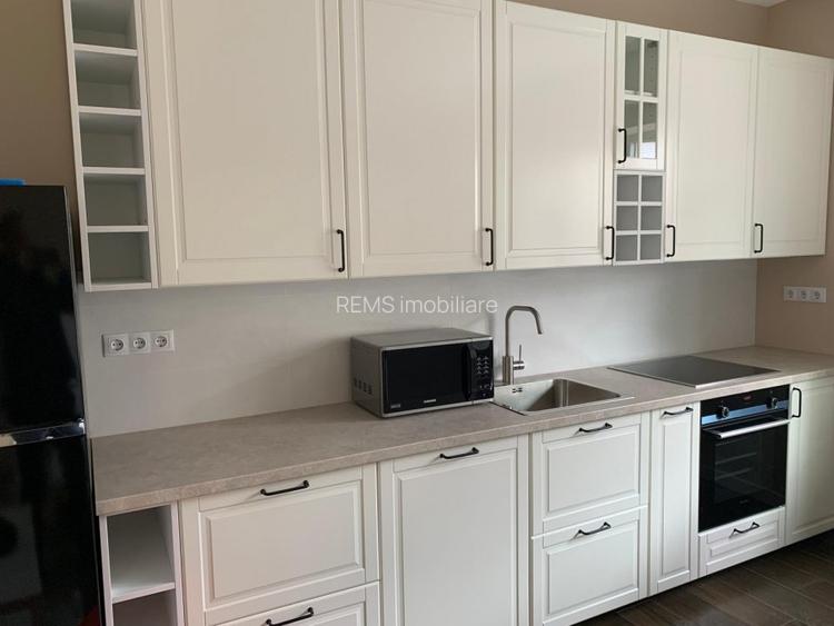 Casa de vanzare, formata din 2 apartamente, P-ta Abator - 5