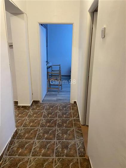 Apartament 2 camere , zona centrala - Scoala nr 10,etaj 2 8  , decomandat - 13
