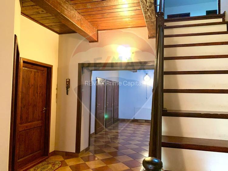 Pensiune cu 13 camere de vânzare in Bulz - 41