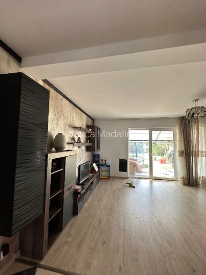 Casa situată în spatele primăriei aproape de centru  - 2