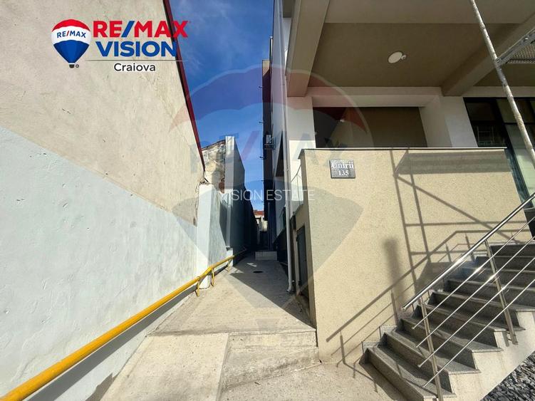 Spațiu comercial de 84mp de închiriat în zona 1 Mai - 7