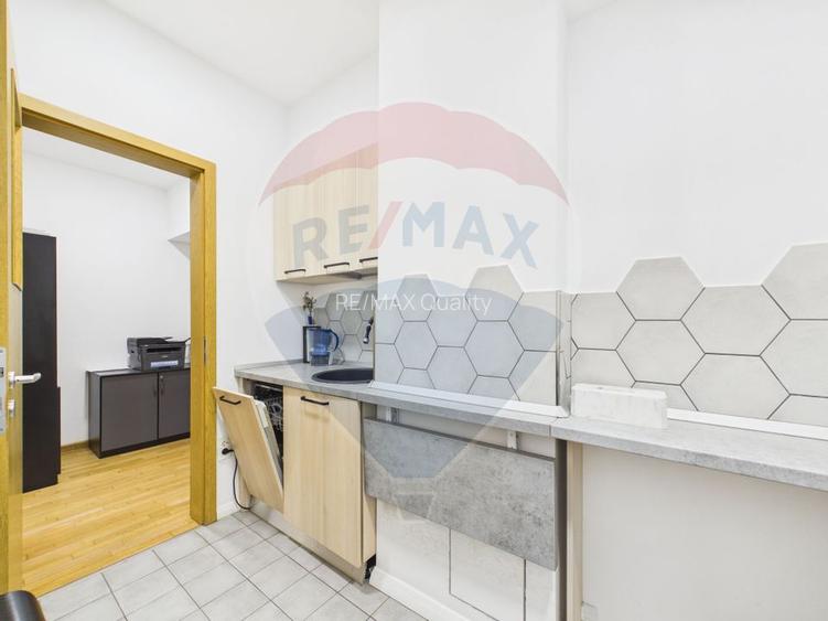 Apartament 4 camere recompartimentat din 3, P-ta Unirii | Parcare - 16