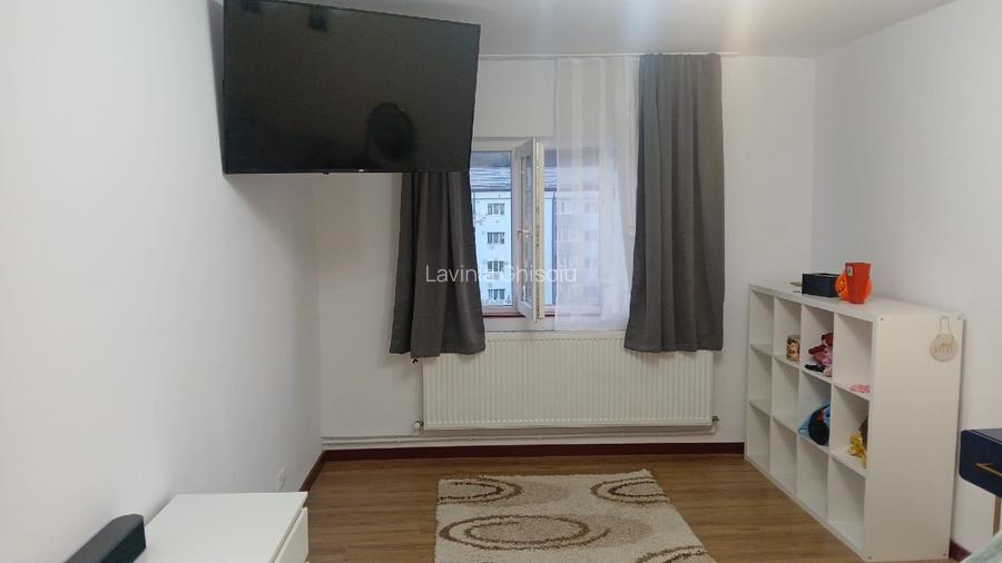 Vând  apartament cu 3 camere decomandate  în Șimleu Silvaniei  - 2