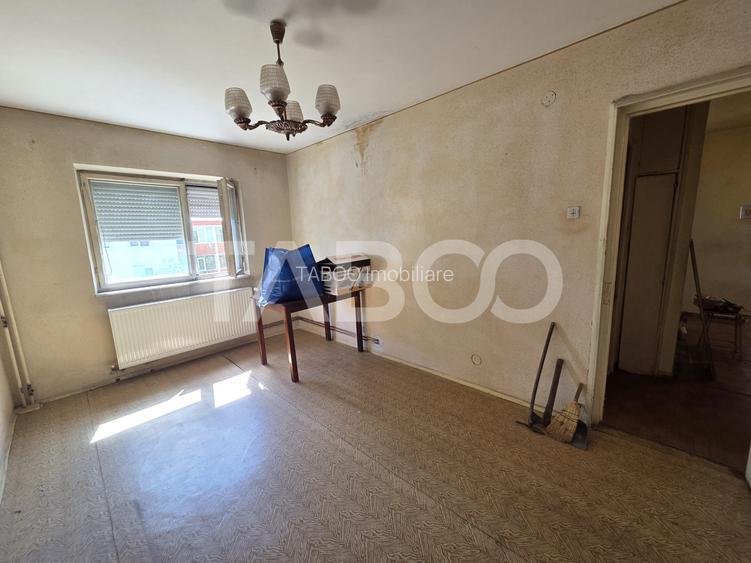 Apartament 3 camere semidecomandat 70 mp zona Bd Unirii etaju 3 - 2
