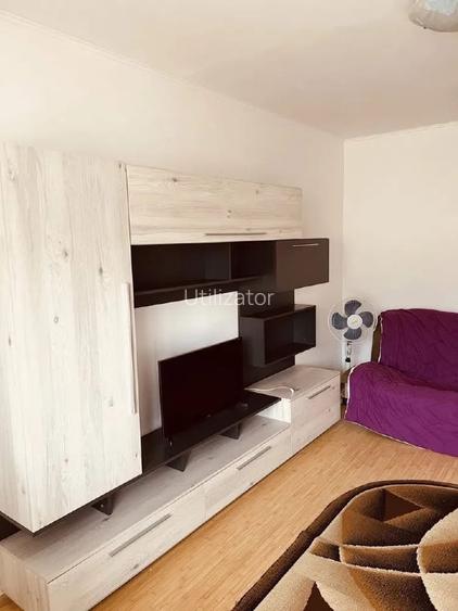 De vânzare apartament cu 2 camere decomandat etaj 4/4 - 2