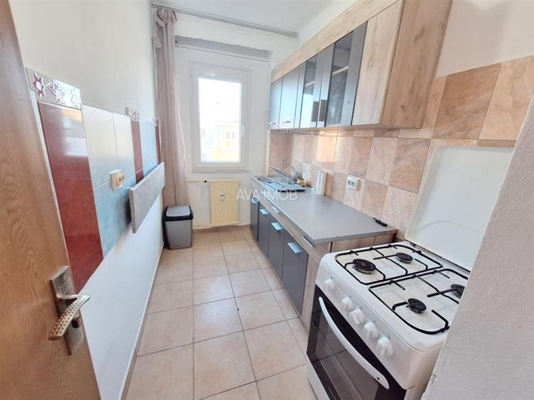 Apartament 2 semidecomandate, zona Milcov - 6