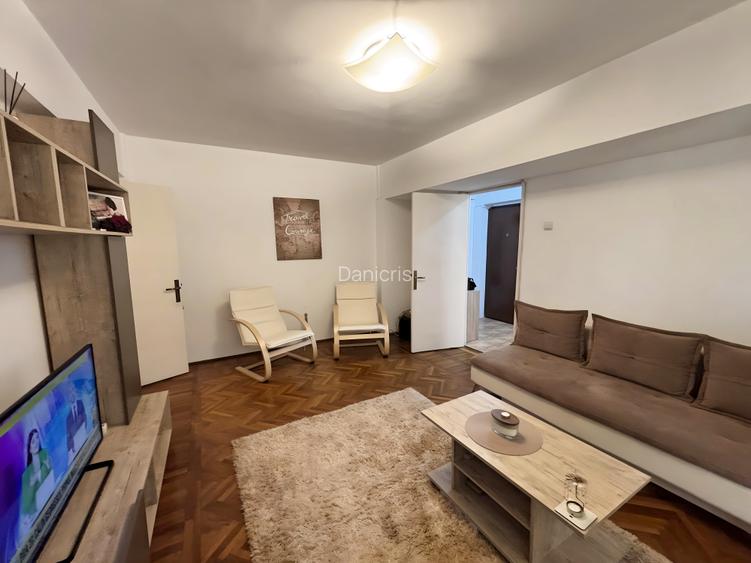 Apartament cu 2 camere de închiriat | Vedere către Piața Ovidiu - 8