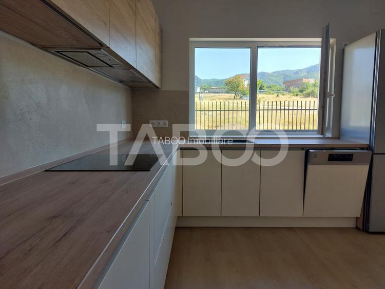 Casa individuala de inchiriat P+1E 3 dormitoare curte libera 300 mp - 2