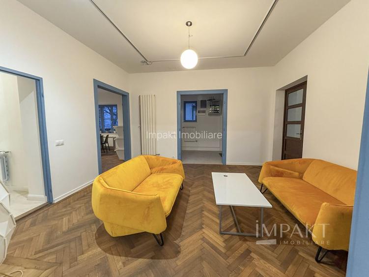 Vila impresionanta cu 12 incaperi in Andrei Muresanu - 3